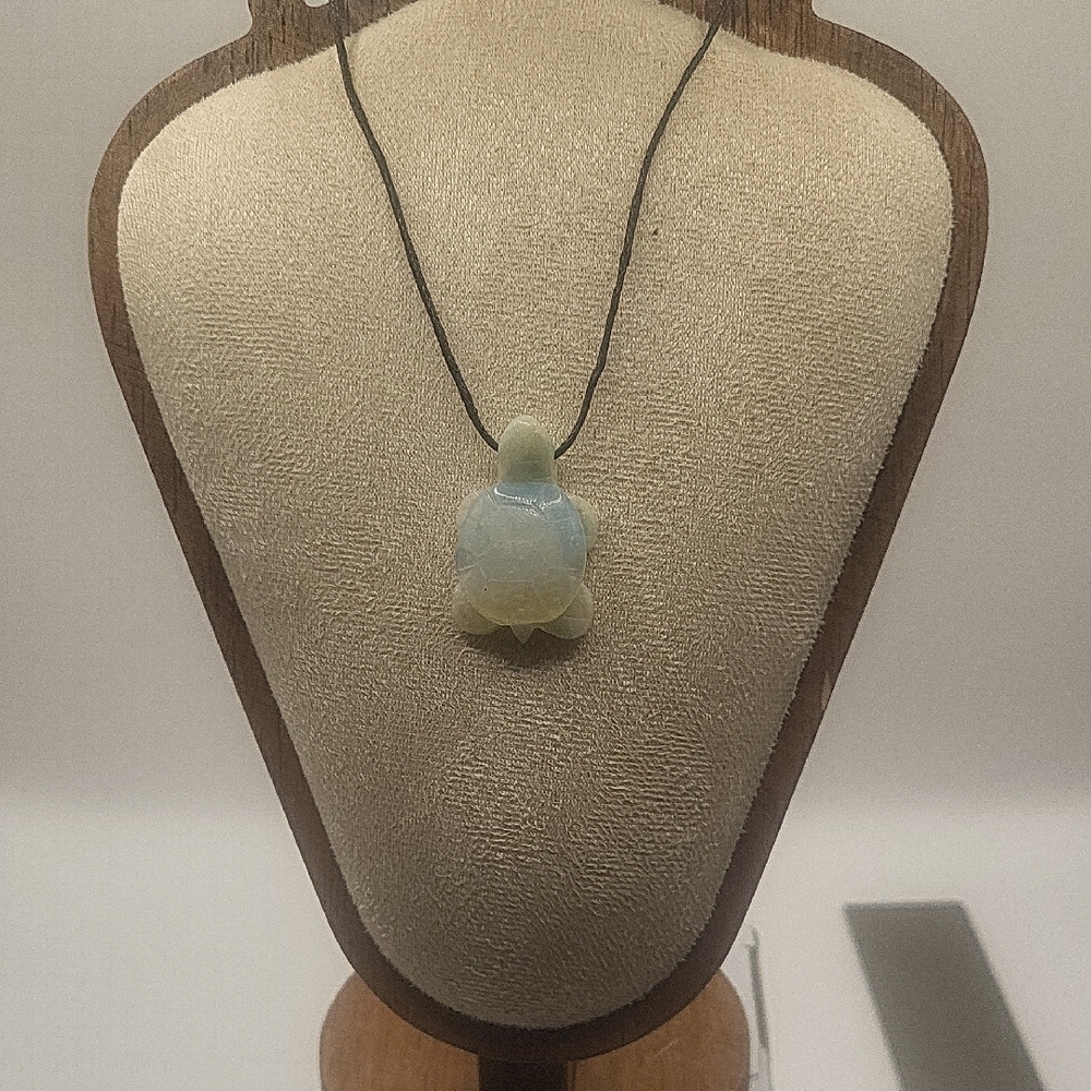 Elegant Jade Turtle Pendant Necklace